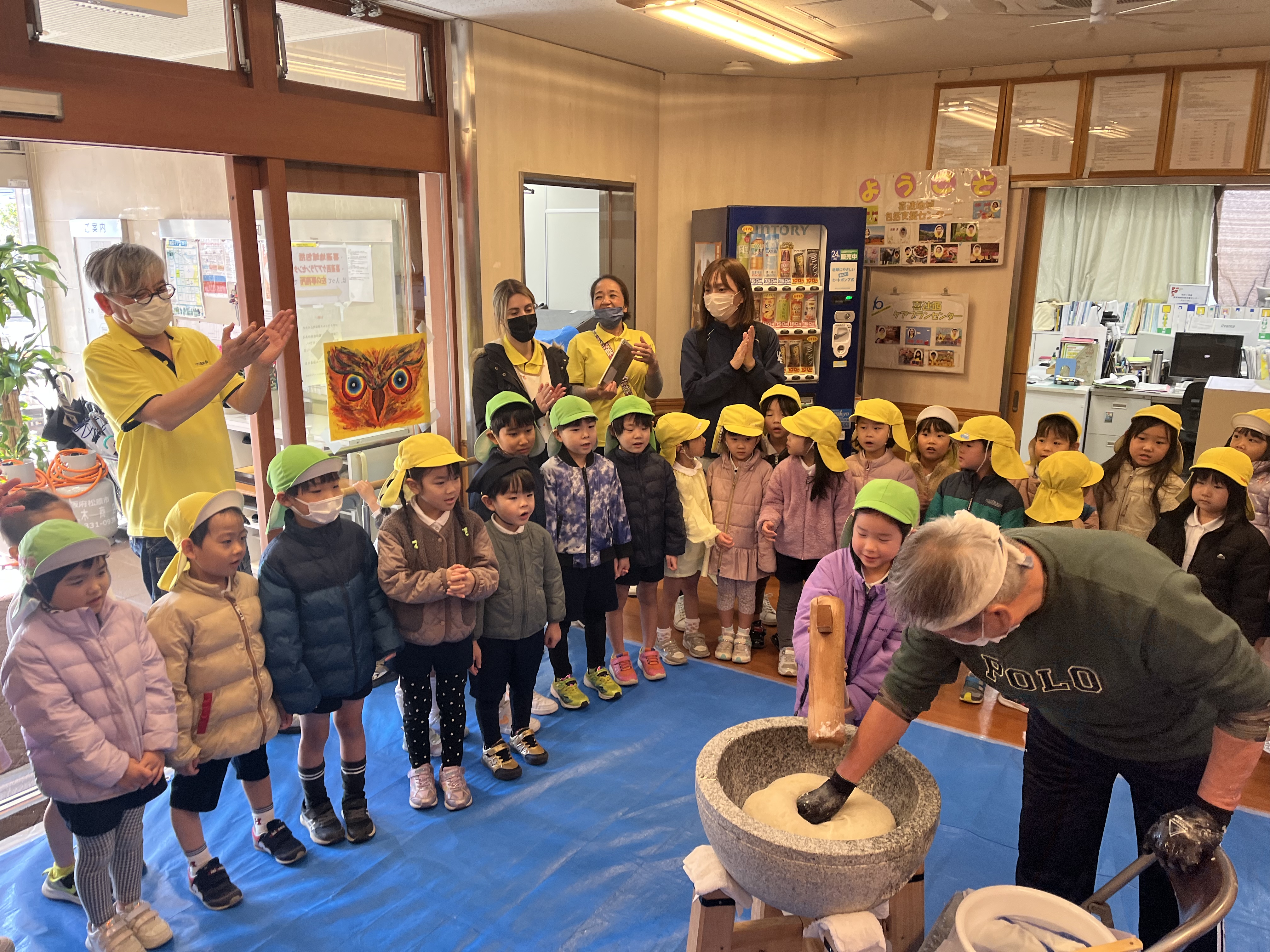 デイサービスお餅つき　あーすクラス　こすもすクラス（カリーノ保育園）